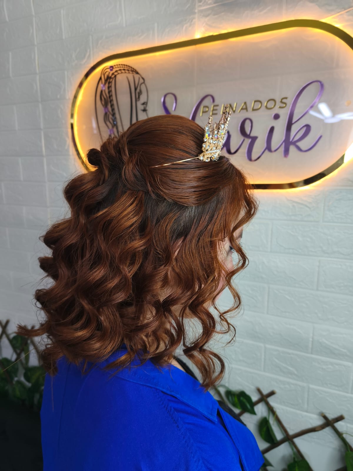 Peinado con ondas y corona - Peinados Sharick